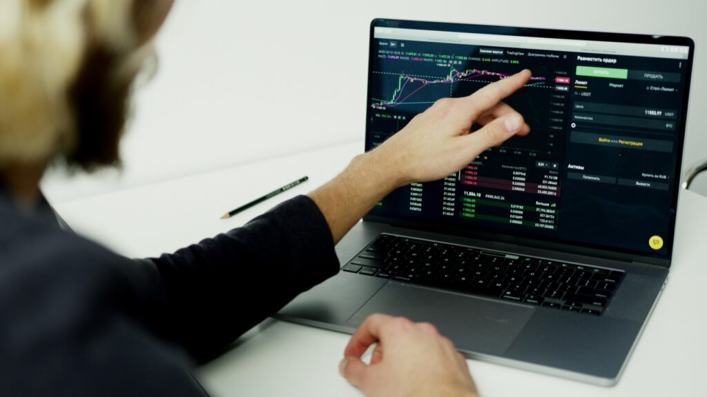 estrategias-praticas-para-investidores-em-tempos-de-incerteza-1024x576 Bitcoin e o Impacto das Tarifas Trump: Um Olhar Profundo sobre o Mercado Cripto